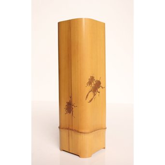 加納銕哉弟子　市川銕琅作　昆虫彫刻竹花生　S2829 