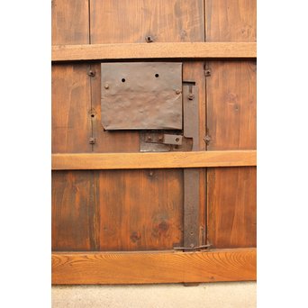 鉄板金具の欅蔵戸　W559 
