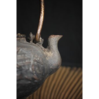 亀文堂 日本梅泉 饕餮紋蓋 象嵌鉄瓶　 M253 
