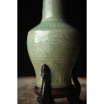 中国陶磁 龍泉窯 七官青磁 紫檀意台 瓶/花瓶　P339 