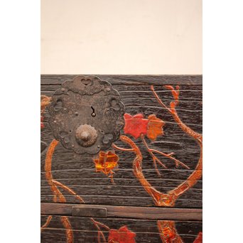 紅葉と牡丹蒔絵の時代箪笥　I236 
