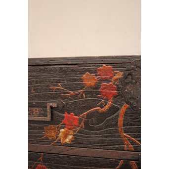 紅葉と牡丹蒔絵の時代箪笥　I236 
