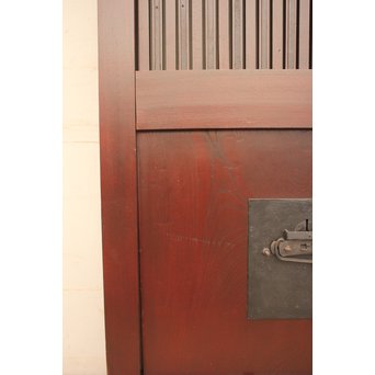 象嵌肉厚扇真鍮金具総欅上杢格子蔵戸　W436 