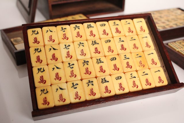 中国永泰協製 紫檀唐木箱 本象牙麻雀牌 S2925 時代家具 アンティーク 蔵戸 古民具 古材 骨董品店 のびる