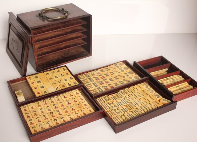 中国永泰協製 紫檀唐木箱 本象牙麻雀牌 S2925 時代家具 アンティーク 蔵戸 古民具 古材 骨董品店 のびる