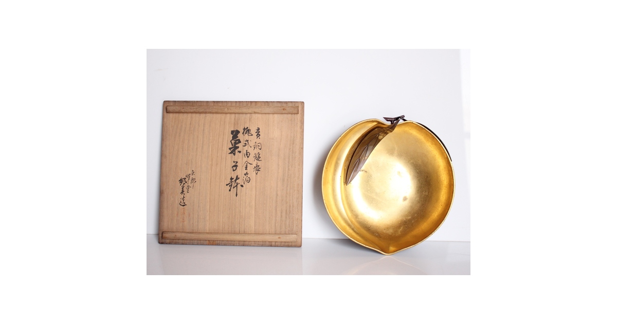 猩々堂紹美造 黄銅鎚起 桃式白金箔 菓子器 K567｜骨董店 のびる 古美術 骨董 和風建具 蔵戸 買取のご相談