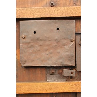 鉄板金具の欅蔵戸　W559 