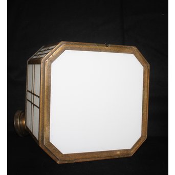 乳白色ガラスの多角照明　A1867 