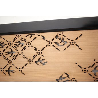 燕の七宝繋風透かし欄間　R2549 綺麗な柾目に　面白いデザイン　品格の高い建具