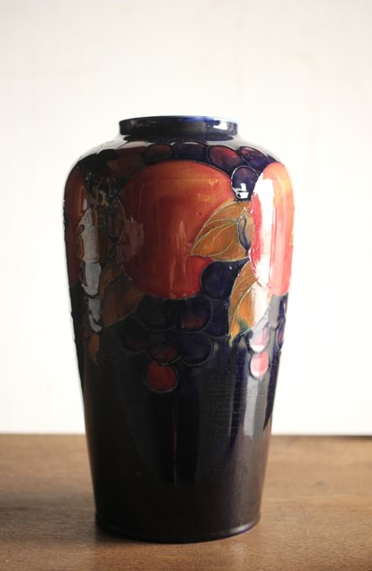 英国W.MOORCROFT「モークロフト」社の装飾陶芸品ー花瓶 - 花瓶 ...
