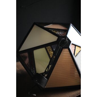 多面体ステンドグラスの照明　A2024Y 