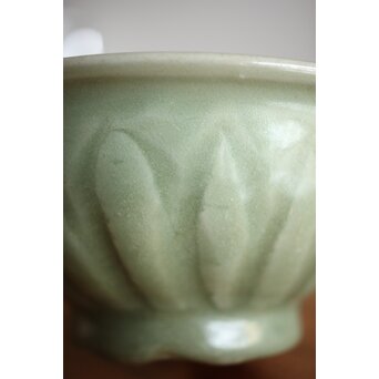 中国陶磁 龍泉窯青磁写 蓮弁紋青磁茶碗　P222 