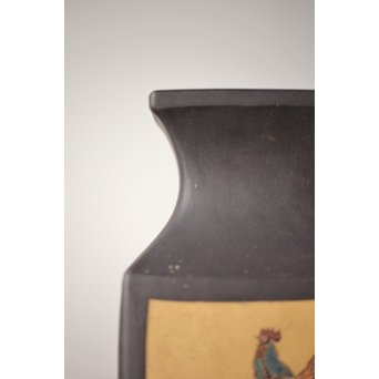 宜興紫砂 紅波刻 朱泥梅樹鳥釘彫漢詩文 四方花瓶　P244 
