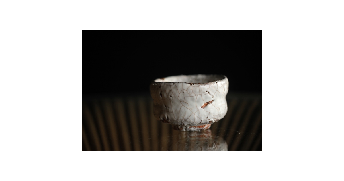 極美品!宇田川抱青　白萩　酒器　萩焼のぐい呑(共箱付) 宇田川抱青 白萩ぐい呑 共箱 P261｜骨董店 のびる 古美術 骨董