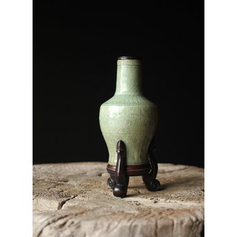 中国陶磁 龍泉窯 七官青磁 紫檀意台 瓶/花瓶　P339