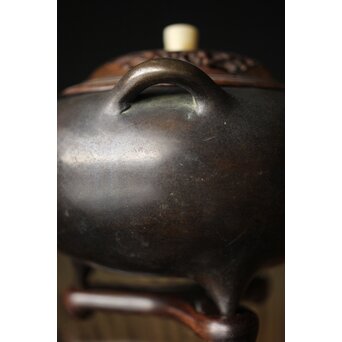 明清銅器写 鼎式三足 双耳古銅香炉 唐木蓋と台座　M327 