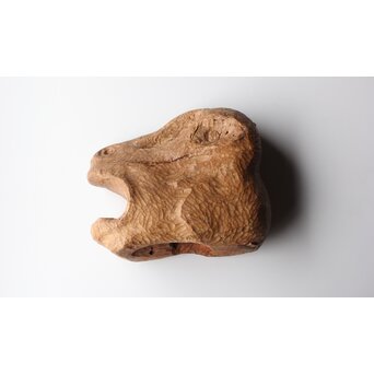 恐竜か 駱駝か 木彫オブジェ　X399