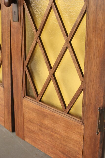 菱形組子 石目黄色ガラスのドア一対 2枚1組 GD0166Y｜骨董店 のびる 古美術 骨董 和風建具 蔵戸 買取のご相談