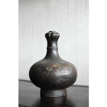 漢 青銅花瓶 / 汉代 青铜蒜头瓶 六花形口長頸壺　M435