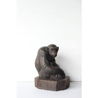 宮本理三郎 チンパンジー 木彫置物　X565 