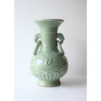 加藤渓山 天龍寺青磁 龍耳不遊環 牡丹唐草彫刻 花瓶 共箱　P639