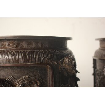 翠松亭梅や造 鋳造 鯉 銅火鉢一対　M493 