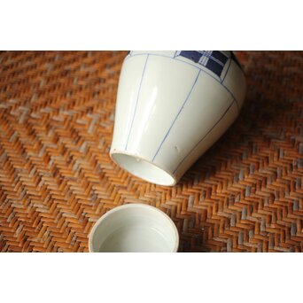 古伊万里 染付市松文茶壷　P666 